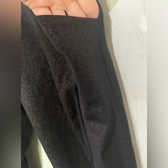 FINAL PRICE Athleta Ultimate Stash Pocket Embossed 7/8 Tight - Picture 4 of 8